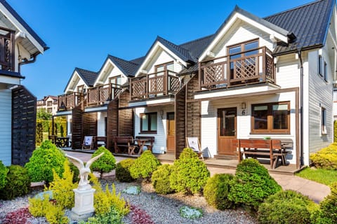 Property building, Spring, Day, Garden, Garden view