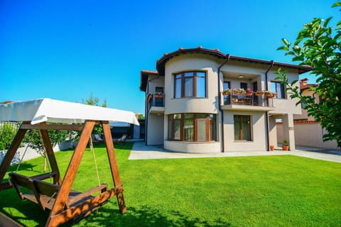 Property building, Spring, Day, Natural landscape, Garden