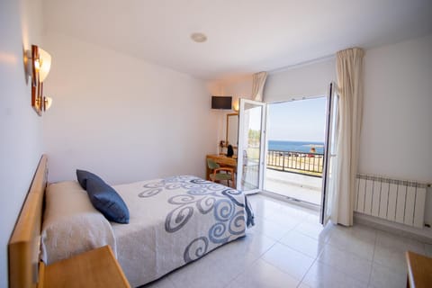 Natural landscape, Balcony/Terrace, Photo of the whole room, Bedroom