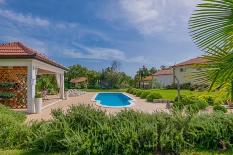 Property building, Garden view, Pool view, Swimming pool, sunbed