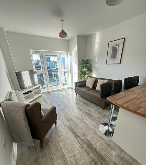 Raphael Heights Apartment in Newport