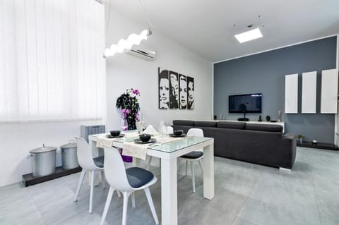 Communal lounge/ TV room, TV and multimedia, Living room