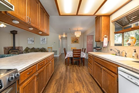 Yosemite Falls Calling House in Groveland