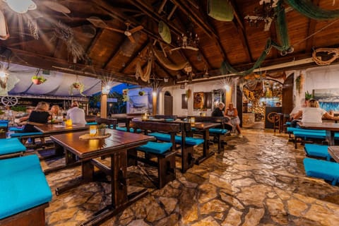 Restaurant/places to eat, Balcony/Terrace