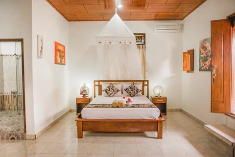 Bed, Photo of the whole room, Bedroom, air conditioner