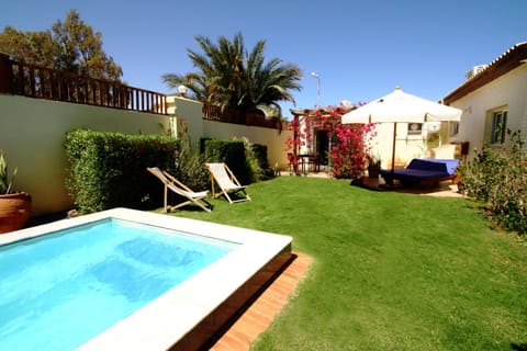 Property building, BBQ facilities, Garden, Balcony/Terrace, Pool view