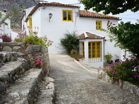 Property building, Facade/entrance, On site