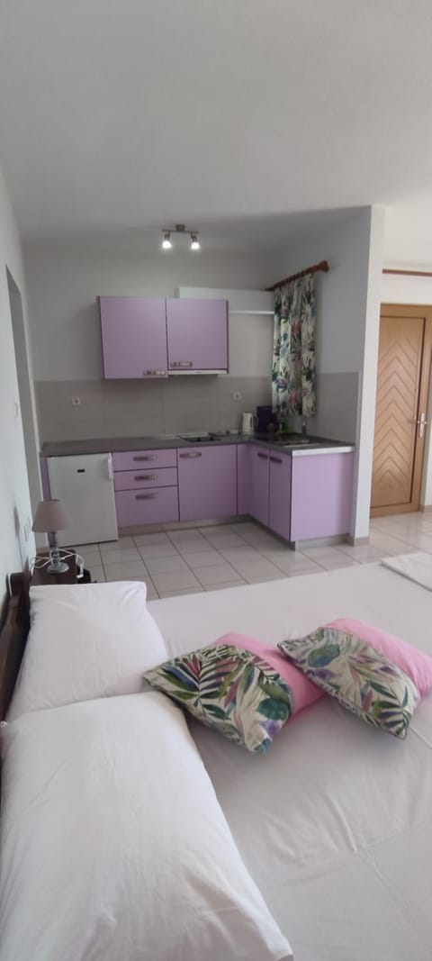 Paraschou Guesthouse Apartment in Islands