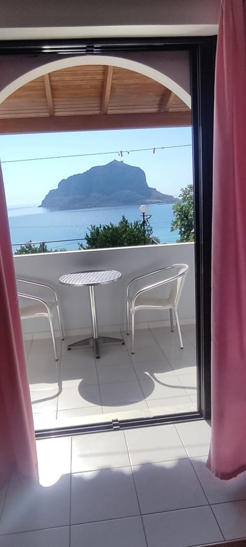 Paraschou Guesthouse Apartment in Islands