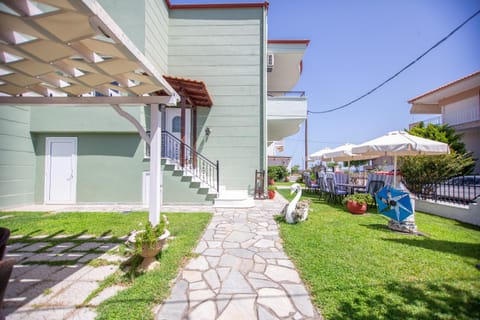 Facade/entrance, Garden view