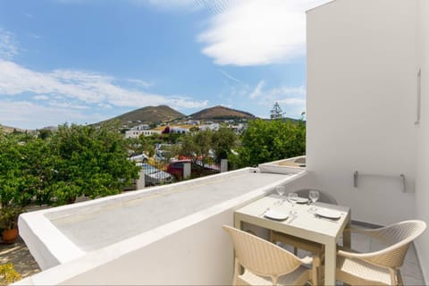 Athina Rooms - Lounge Apartments Bed and Breakfast in Paros