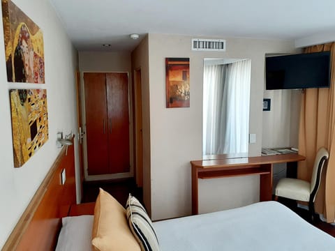 Bed, Photo of the whole room, Bedroom, air conditioner