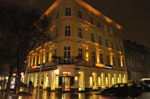 Facade/entrance