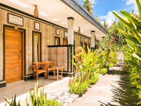 Property building, Patio, Spring, Day, Garden, Garden view