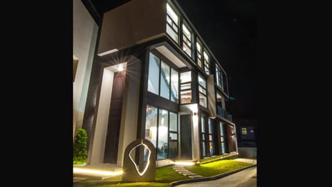 Facade/entrance, Off site