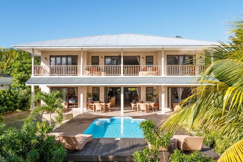 Property building, Facade/entrance, Bird's eye view, Pool view, Swimming pool, Swimming pool