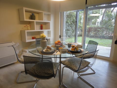 Garden, Dining area