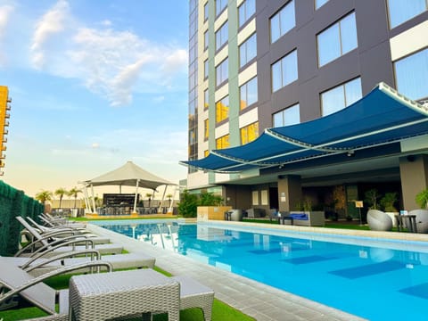 Swimming pool