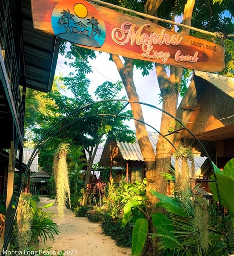 Montra Long Beach Bungalows Bed and Breakfast in Sala Dan