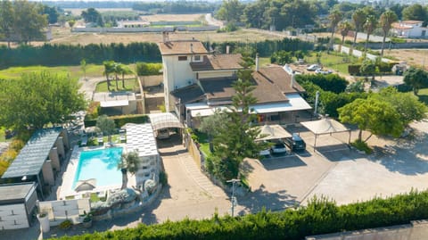 Neighbourhood, Bird's eye view, Pool view, Swimming pool, Location, Parking