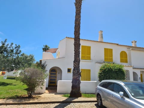 Property building, Facade/entrance, Off site