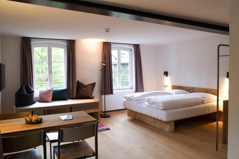 Bed, Photo of the whole room, Seating area, Bedroom