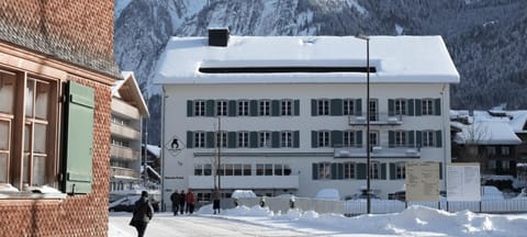 Facade/entrance, Winter, Mountain view