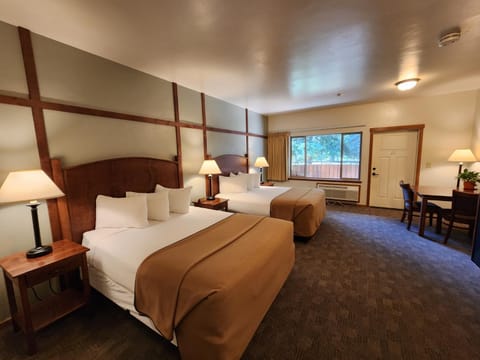 Westcliff Lodge Hotel in Hood River