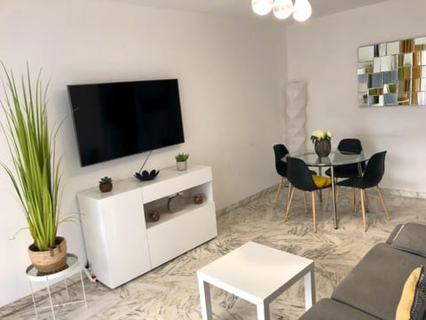 Communal lounge/ TV room, TV and multimedia, Living room, Seating area