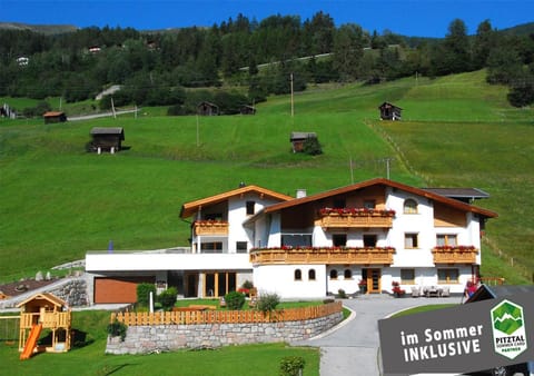 Property building, Day, Summer, BBQ facilities, Garden, Garden view, Family