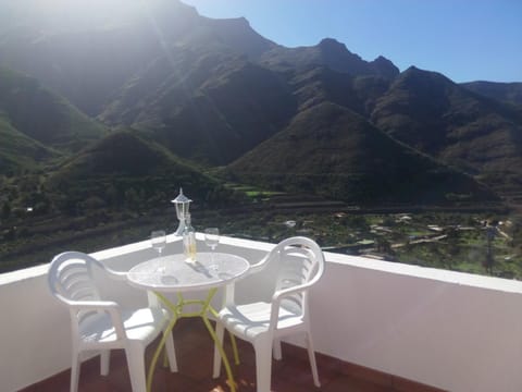 Balcony/Terrace, Mountain view