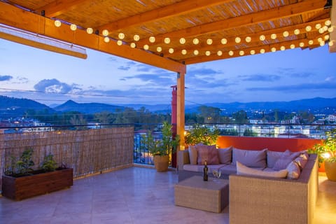 Balcony/Terrace, City view, Landmark view, Mountain view