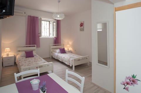 Summer Bay Apartments Bed and Breakfast in Split