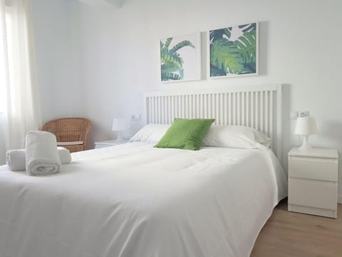 Bed, Photo of the whole room