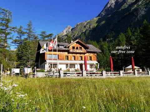 Gasthaus Spinas Inn in Samedan