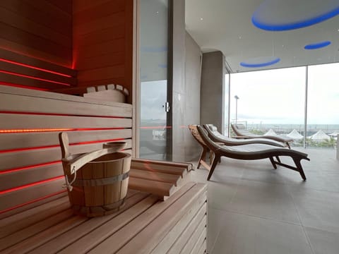 Sauna, Spa and wellness centre/facilities, Sea view, sunbed