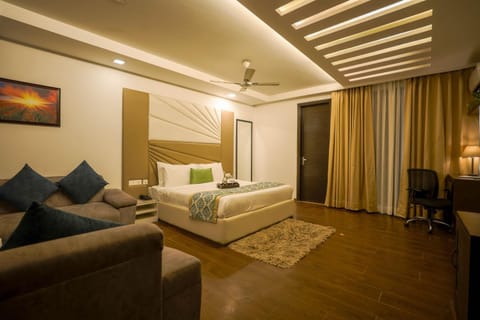Bed, Photo of the whole room, Seating area