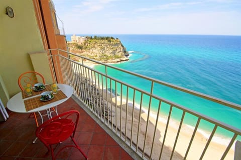 View (from property/room), Balcony/Terrace, Landmark view, Sea view