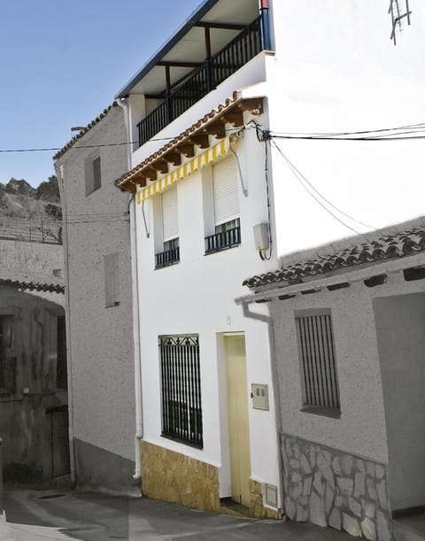 Facade/entrance, Off site, Street view