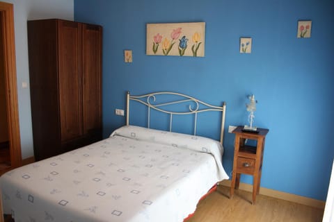 Photo of the whole room, Decorative detail