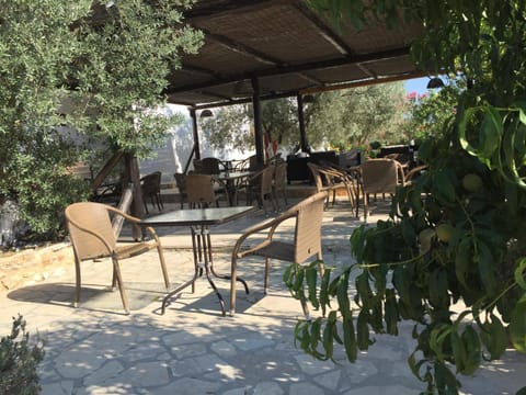 Restaurant/places to eat, Balcony/Terrace