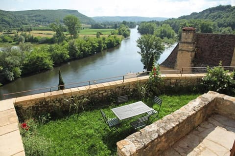 Garden, Balcony/Terrace, Seating area, Dining area, Garden view, Landmark view, Mountain view, River view