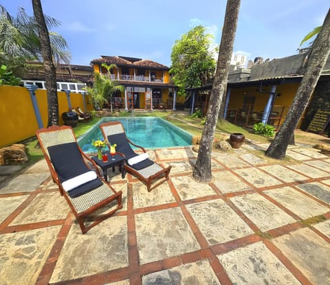 Swimming pool, sunbed