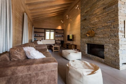 Communal lounge/ TV room, People, Family
