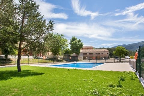 Facade/entrance, Swimming pool