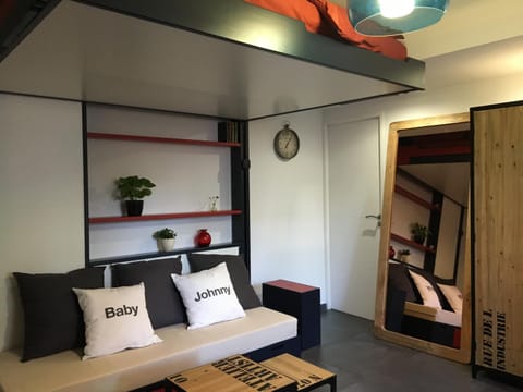 Living room, Seating area