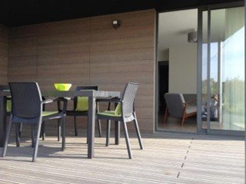 Maison neuve de plain-pied avec WIFI, terrasse et parking, à 2,5 km des plages à Trégastel - FR-1-368-70 House in Trégastel