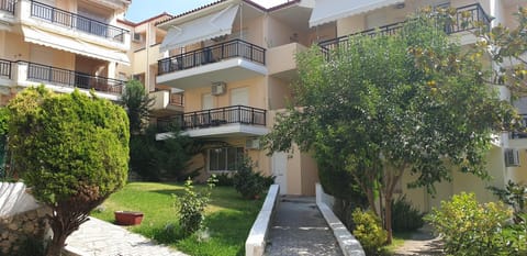 Property building, Facade/entrance, Garden