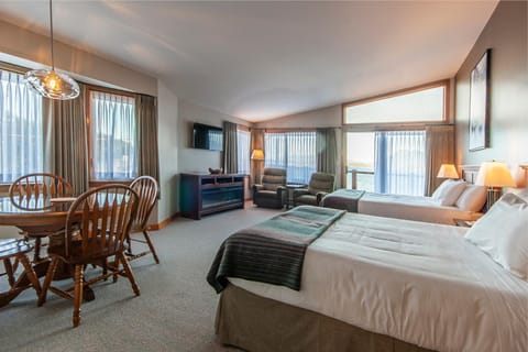 Bed, TV and multimedia, View (from property/room), Seating area, Dining area, Mountain view, Sea view, flat iron