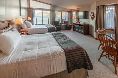 Bed, TV and multimedia, View (from property/room), Seating area, Dining area, Mountain view, Sea view, flat iron